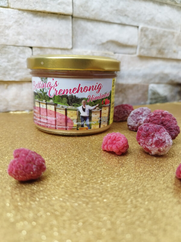 Cremehonig mit Himbeeren