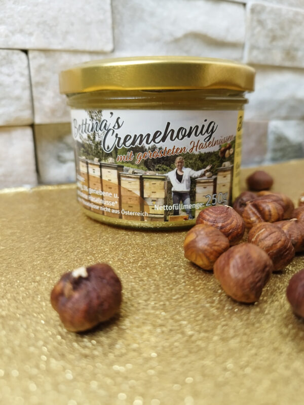 Cremehonig mit Haselnüssen