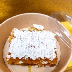 Wabenhonig im Karton