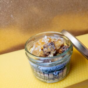 Wabenhonig mit Bienenbrot